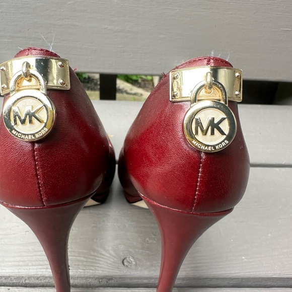 Maroon Michael Kors leather platform pumps - Picture 3 of 8